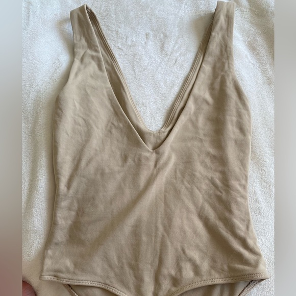 Aritzia Babaton Contour Bodysuit - Picture 7 of 10